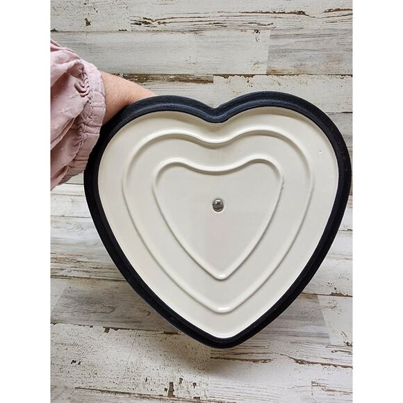 Martha Stewart 2 Quart Enameled Cast Iron Pink Heart Dutch Oven - Picture 9 of 13